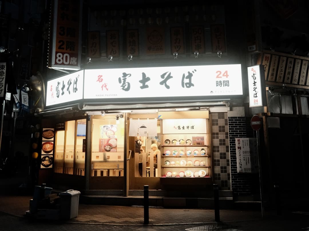 赵丽颖代言纪梵希彩妆引争议？品牌前史与演员挑选解析